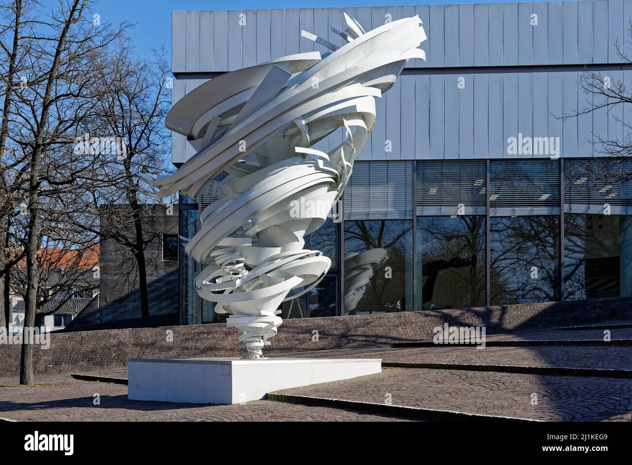 Scultura di Alice Ayrock all'ingresso principale del Museo Sprengel di Hannover Foto Stock