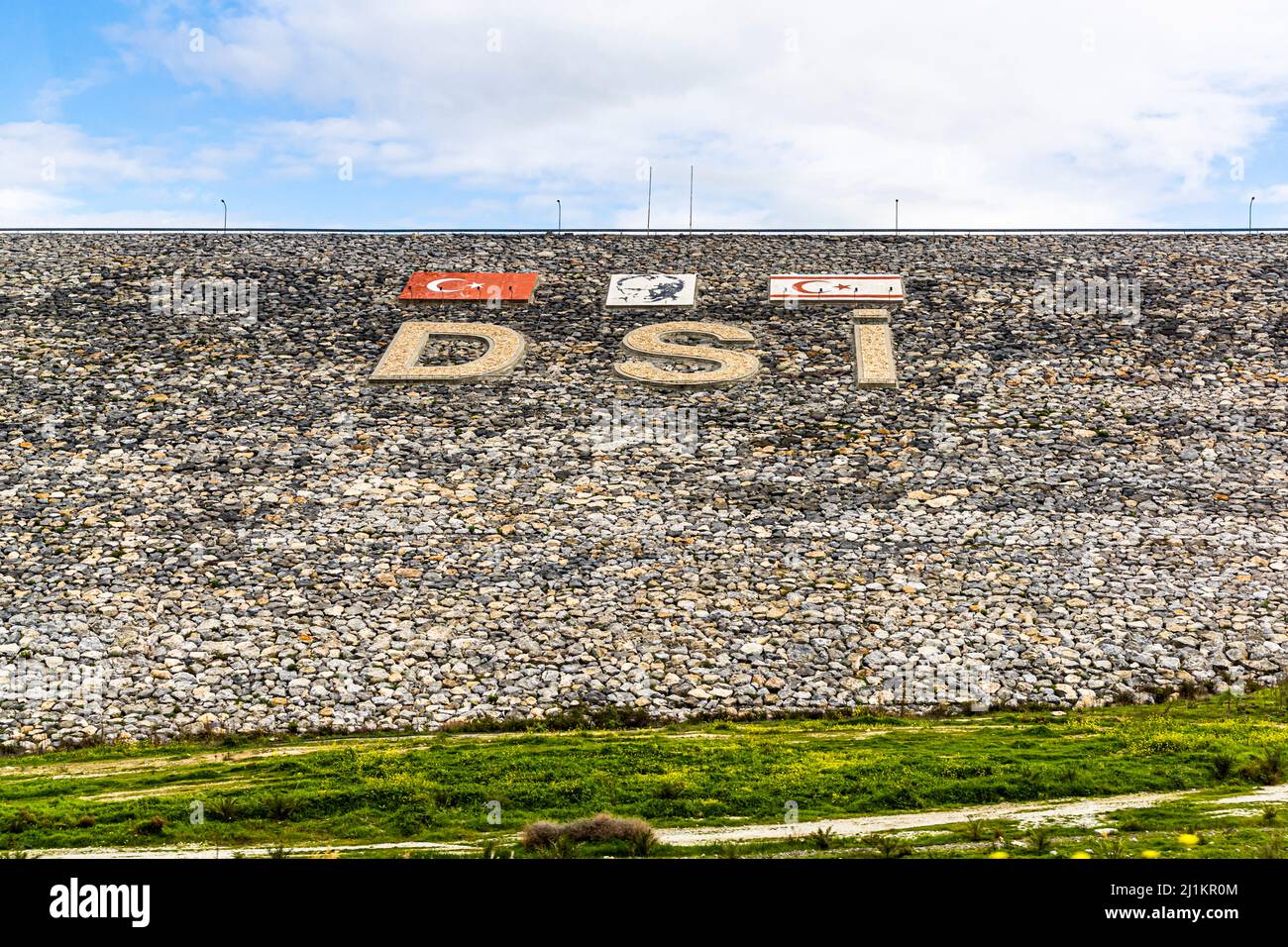 Il serbatoio di Dağdere sull'isola di Cipro è collegato a un serbatoio sulla terraferma turca tramite un gasdotto basato sul principio dei tubi di comunicazione. Geçitköy, Repubblica turca di Cipro del Nord (TRNC) Foto Stock