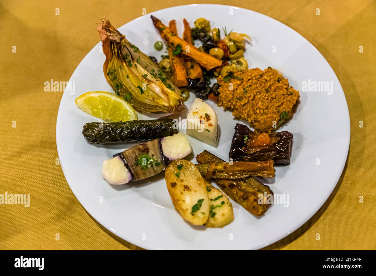 Piatto di antipasti turchi. Repubblica turca di Cipro del Nord (TRNC) Foto Stock