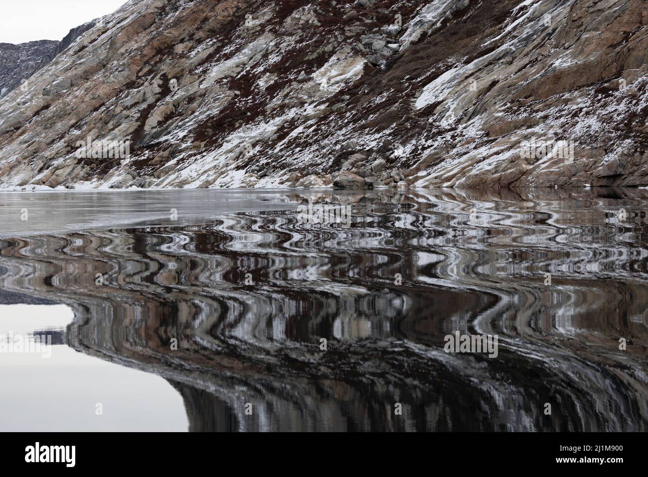 riflessi di acqua limpida nel polo nord Foto Stock