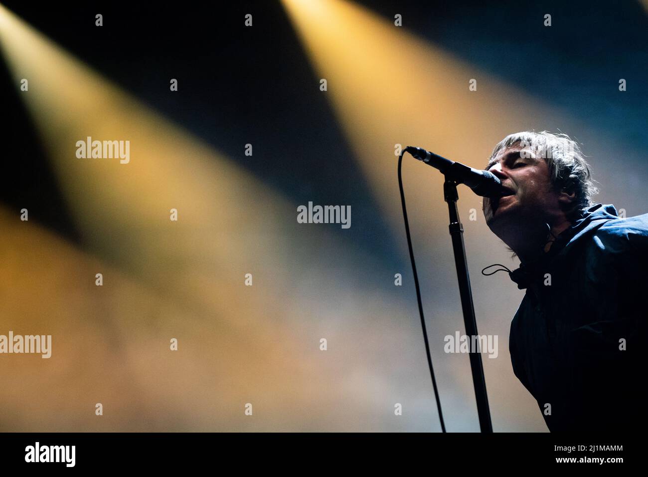 Liam Gallagher si esibisce sul palco durante il Concerto Teenage Cancer Trust, presso la Royal Albert Hall di Londra. Data foto: Sabato 26 marzo 2022. Foto Stock