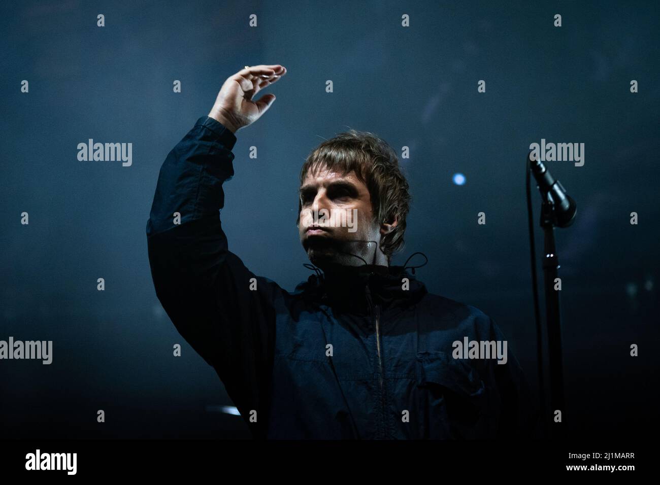 Liam Gallagher si esibisce sul palco durante il Concerto Teenage Cancer Trust, presso la Royal Albert Hall di Londra. Data foto: Sabato 26 marzo 2022. Foto Stock