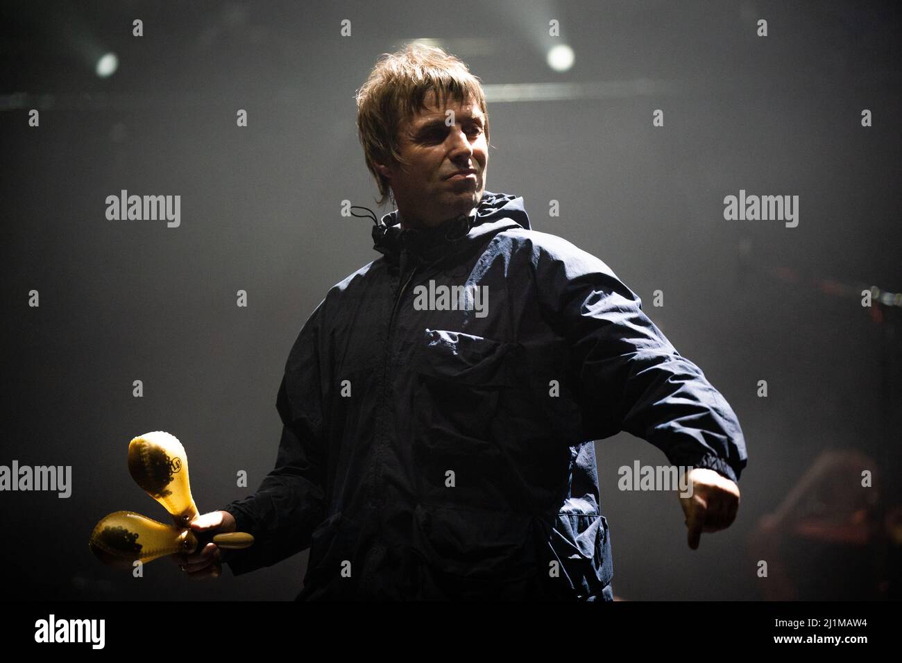 Liam Gallagher si esibisce sul palco durante il Concerto Teenage Cancer Trust, presso la Royal Albert Hall di Londra. Data foto: Sabato 26 marzo 2022. Foto Stock