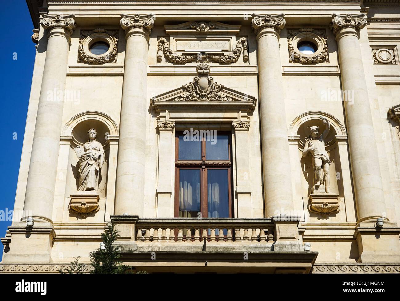 Bucarest, Romania - 24 marzo 2022: Il bellissimo edificio della Banca Nazionale di Romania, in questa foto è la vecchia ala del Palazzo BNR, costruito Foto Stock