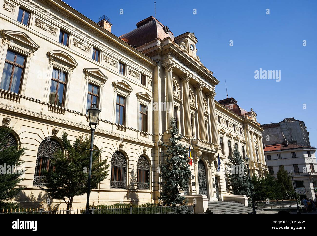 Bucarest, Romania - 24 marzo 2022: Il bellissimo edificio della Banca Nazionale di Romania, in questa foto è la vecchia ala del Palazzo BNR, costruito Foto Stock