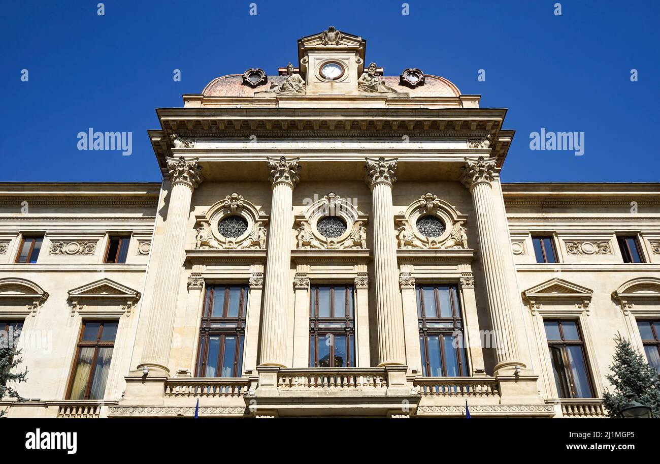 Bucarest, Romania - 24 marzo 2022: Il bellissimo edificio della Banca Nazionale di Romania, in questa foto è la vecchia ala del Palazzo BNR, costruito Foto Stock