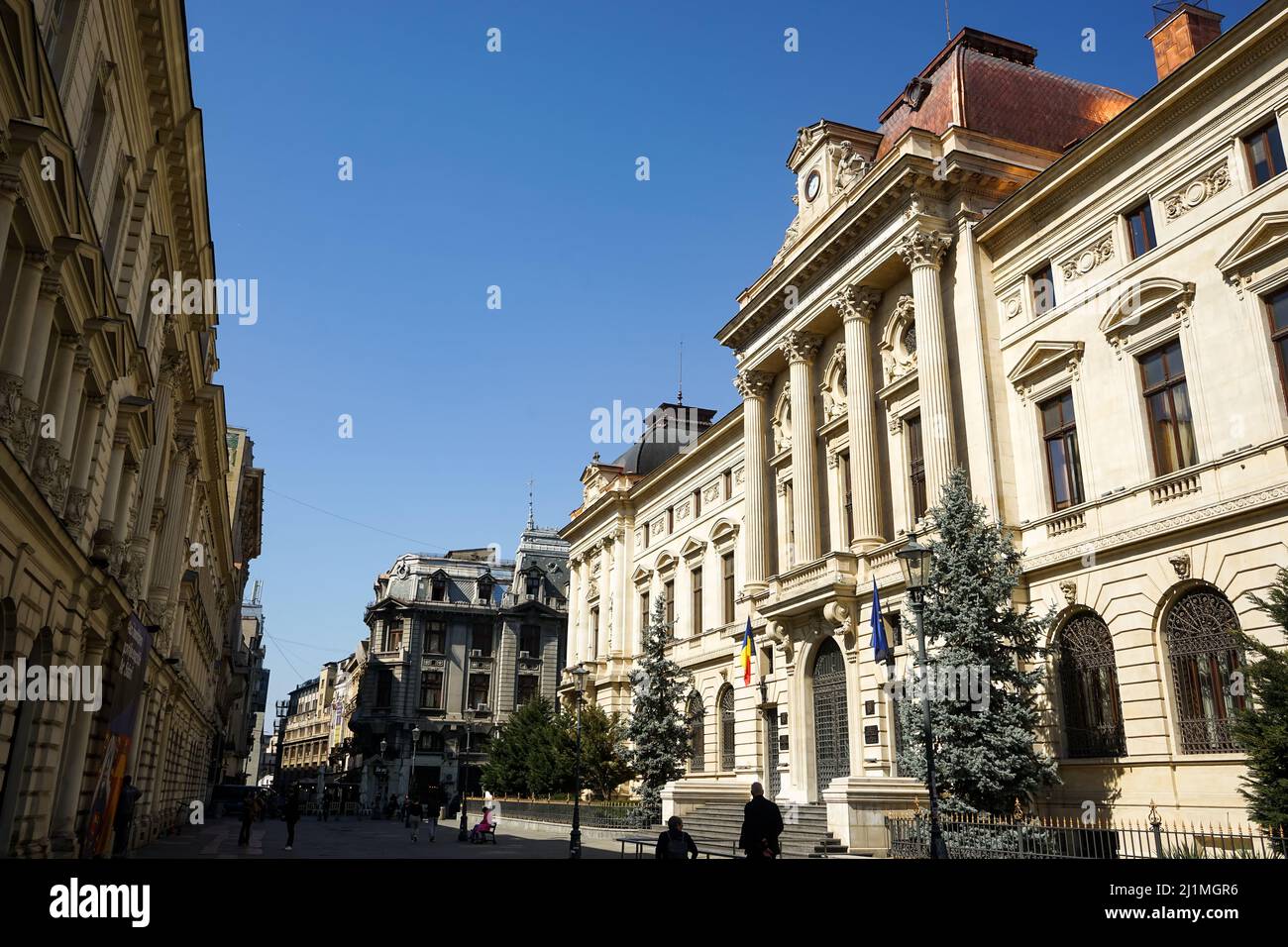 Bucarest, Romania - 24 marzo 2022: Il bellissimo edificio della Banca Nazionale di Romania, in questa foto è la vecchia ala del Palazzo BNR, costruito Foto Stock