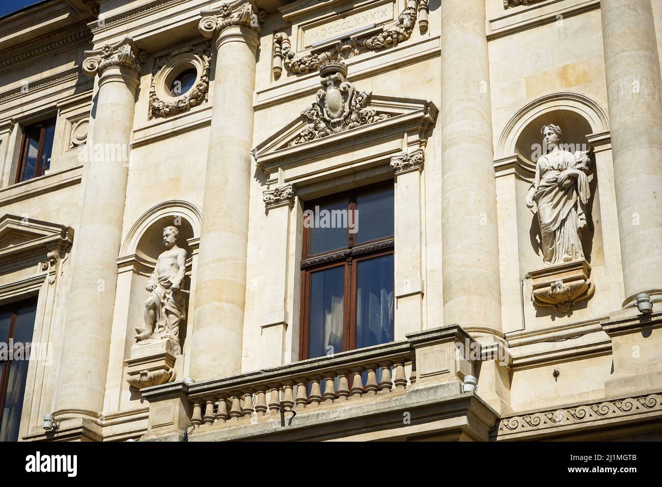 Bucarest, Romania - 24 marzo 2022: Il bellissimo edificio della Banca Nazionale di Romania, in questa foto è la vecchia ala del Palazzo BNR, costruito Foto Stock