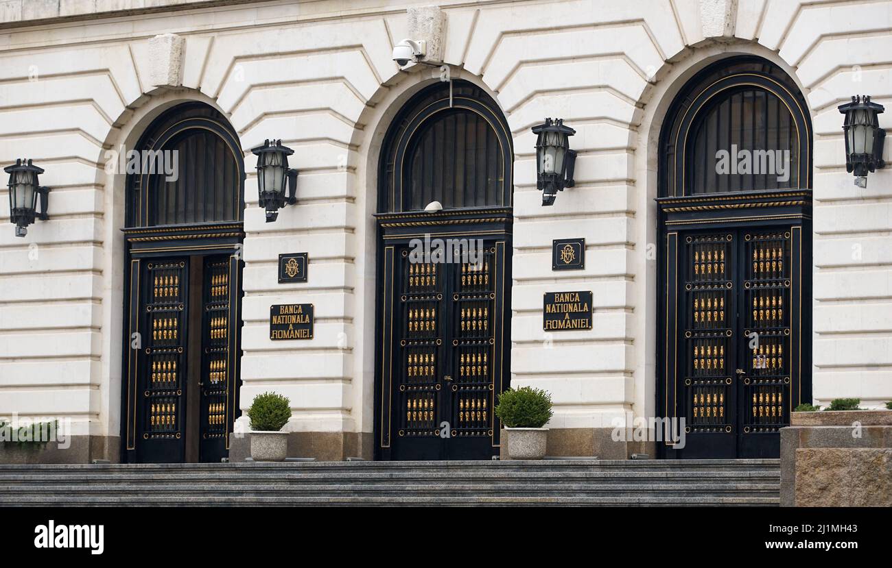 Bucarest, Romania - 16 marzo 2021: La sede della Banca Nazionale di Romania, in questa foto è la nuova ala del Palazzo BNR, costruito tra il 1937 Foto Stock