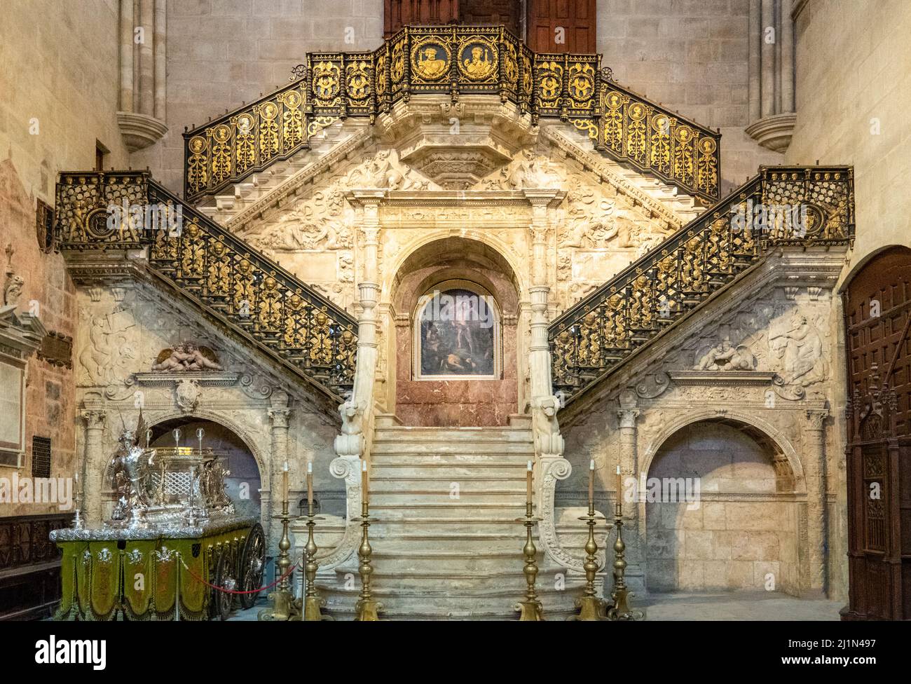 Burgos, Spagna - 15 giugno 2018: La Scala d'Oro (Escalera Dorada) nella Cattedrale di Santa Maria Foto Stock