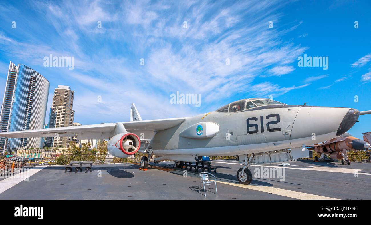 San Diego, California, Stati Uniti d'America - LUGLIO 2018: A-5 Vigilante, bomber supersonico americano a base di portatore del 1960s in USS Midway Battleship Aviation Foto Stock