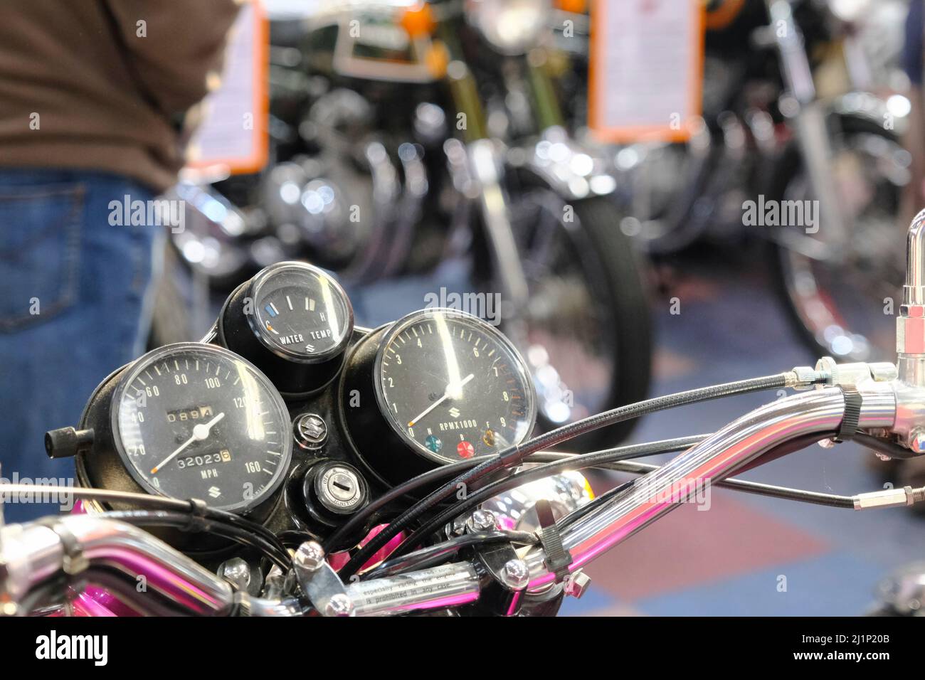 Il Bristol Classic Motorbike show al The ath and West Showground Shepton Mallett A Suzuki GT750 due stoke trippa di cilindri. Foto Stock
