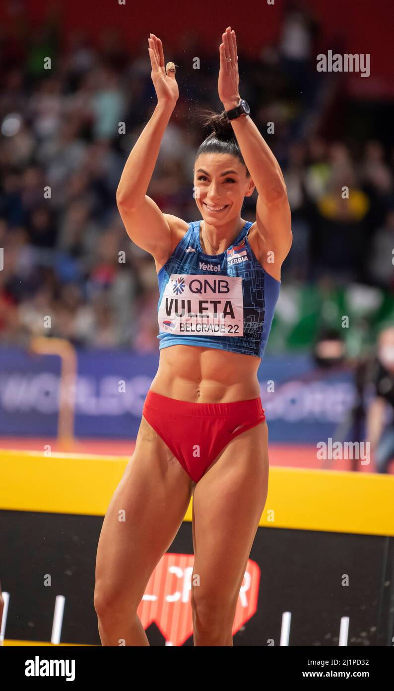 Ivana Vuleta SRB ringrazia i tifosi per il loro sostegno dopo la sua vittoria nel lungo salto femminile del terzo giorno del Mondiale Atletica Indoor Championships B. Foto Stock