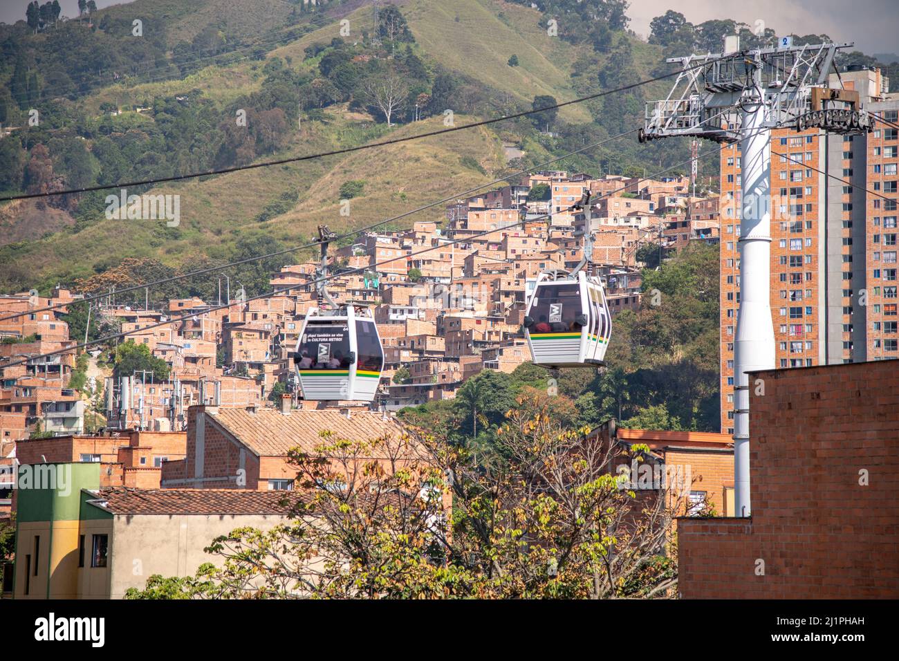 Una vista di Medellin in Colombia da una funivia Foto Stock