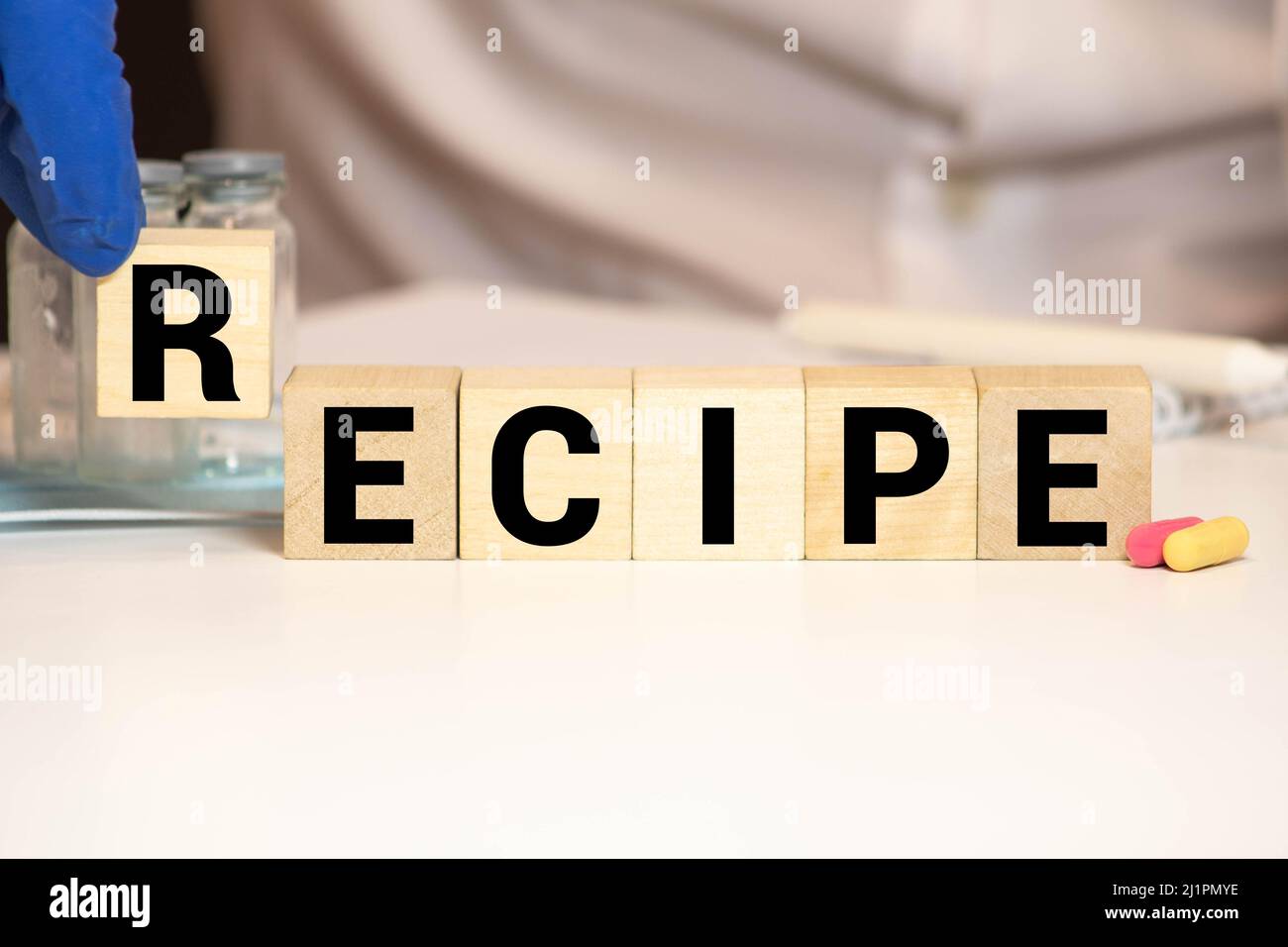 RICETTA parola scritta su blocco di legno, concetto Foto Stock