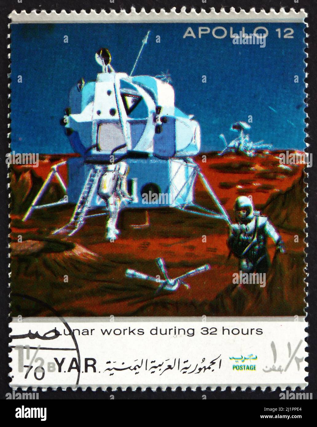 YEMEN - CIRCA 1970: Un francobollo stampato nella Repubblica Araba dello Yemen mostra il secondo sbarco lunare con equipaggio, Apollo 12, circa 1970 Foto Stock