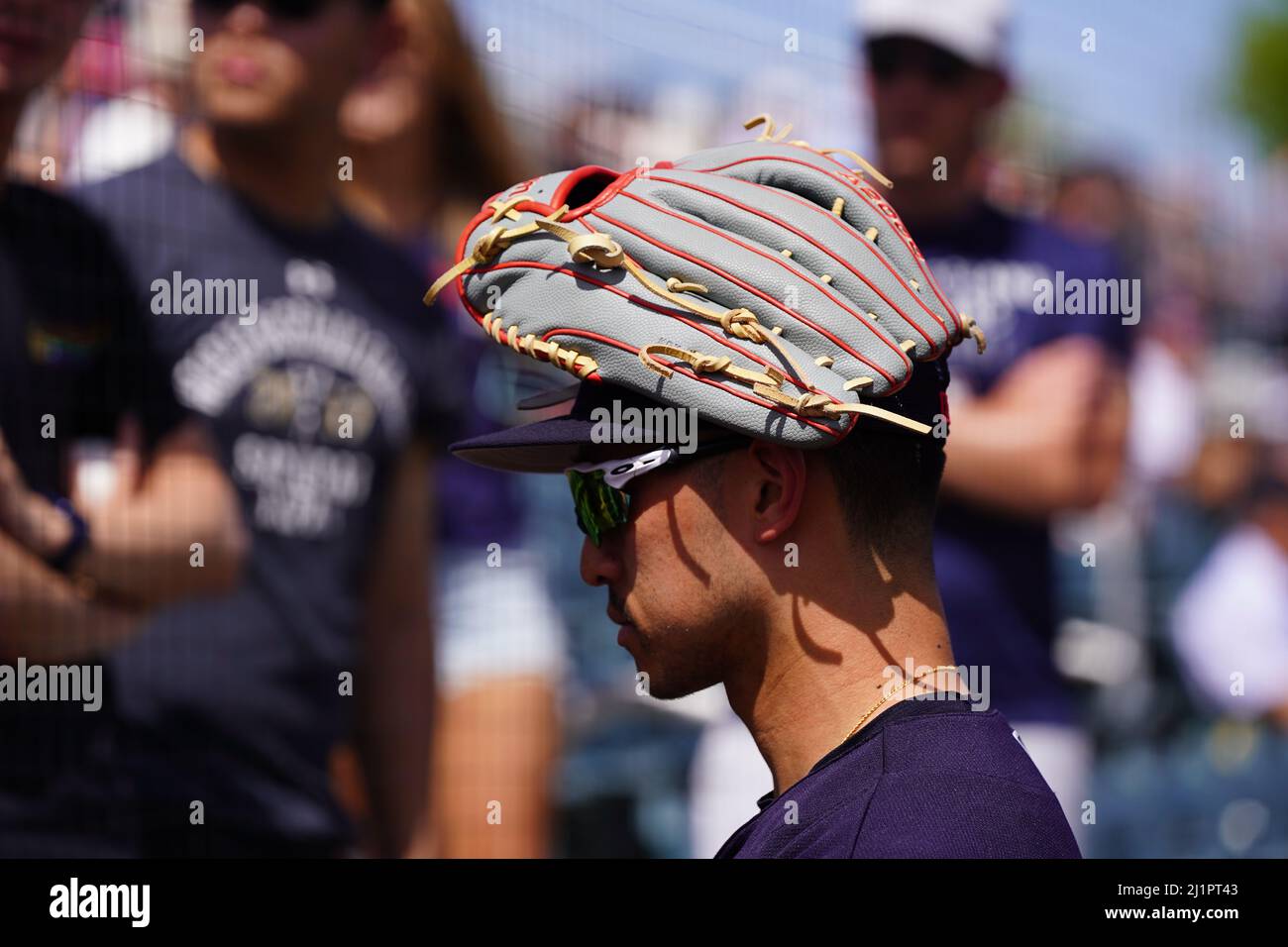 Un giocatore dei Cleveland Guardians prima di una partita di baseball primaverile della MLB venerdì 25 marzo 2022 allo Scottsdale Stadium di Scottsdale, Ariz. (Scott Finkelmeyer/Image of Sport) Foto Stock