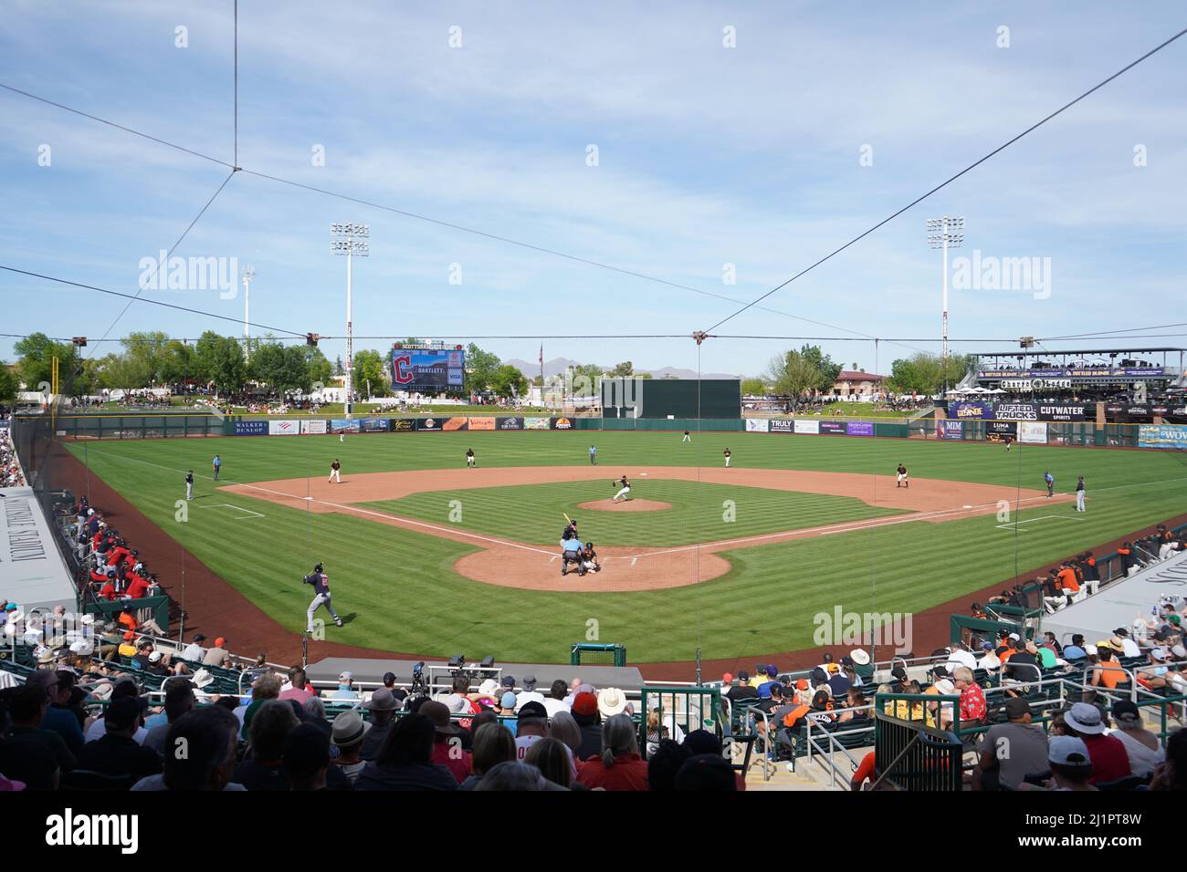 Vista panoramica dello Scottsdale Stadium durante una partita di baseball degli allenamenti primaverili della MLB venerdì 25 marzo 2022 allo Scottsdale Stadium di Scottsdale, Ariz. (Scott Finkelmeyer/Image of Sport) Foto Stock