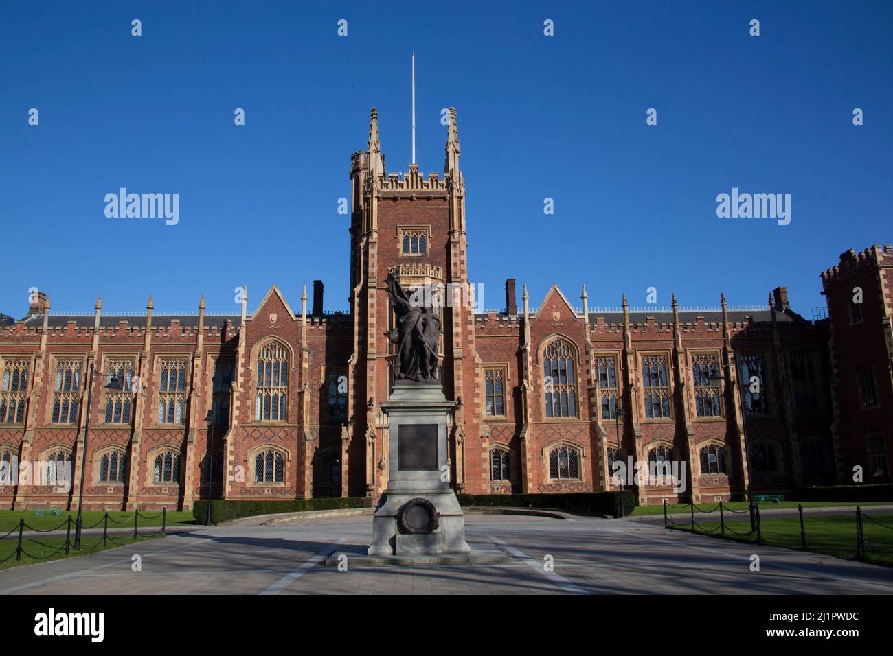 Ingresso al Lanyon Building Queen's University Belfast, Irlanda del Nord Foto Stock