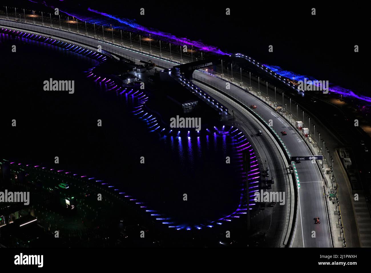 Jeddah, Arabia Saudita. 27th Mar 2022. Charles Leclerc (MON) Ferrari F1-75 conduce Max Verstappen (NLD) Red Bull Racing RB18 dietro la Mercedes FIA Safety Car. Gran Premio dell'Arabia Saudita, domenica 27th marzo 2022. Jeddah, Arabia Saudita. Credit: James Moy/Alamy Live News Foto Stock