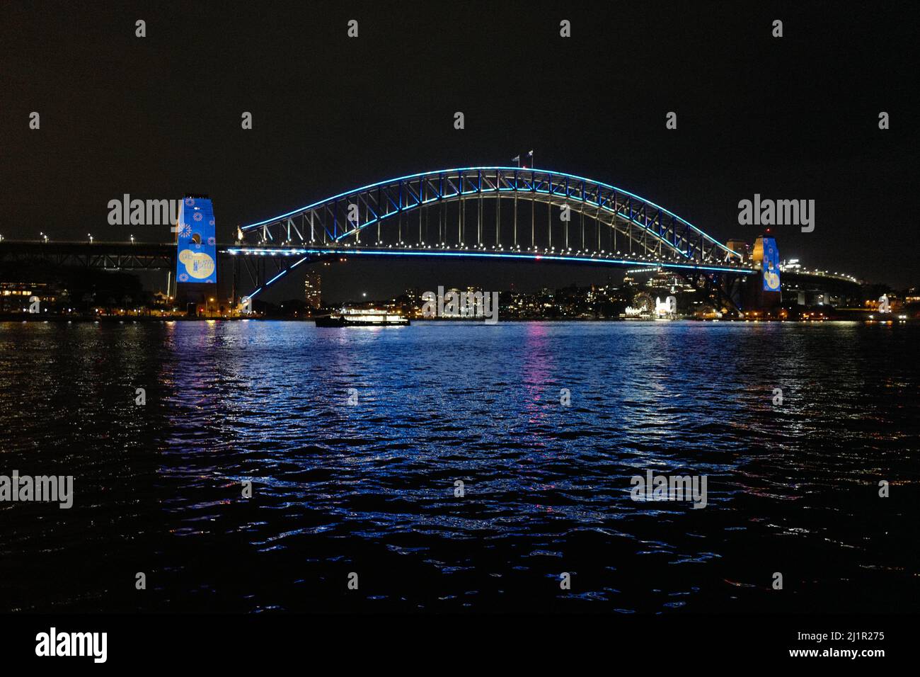 Sydney Harbour Bridge nella notte dei suoi 90 anni di anniversario Foto Stock