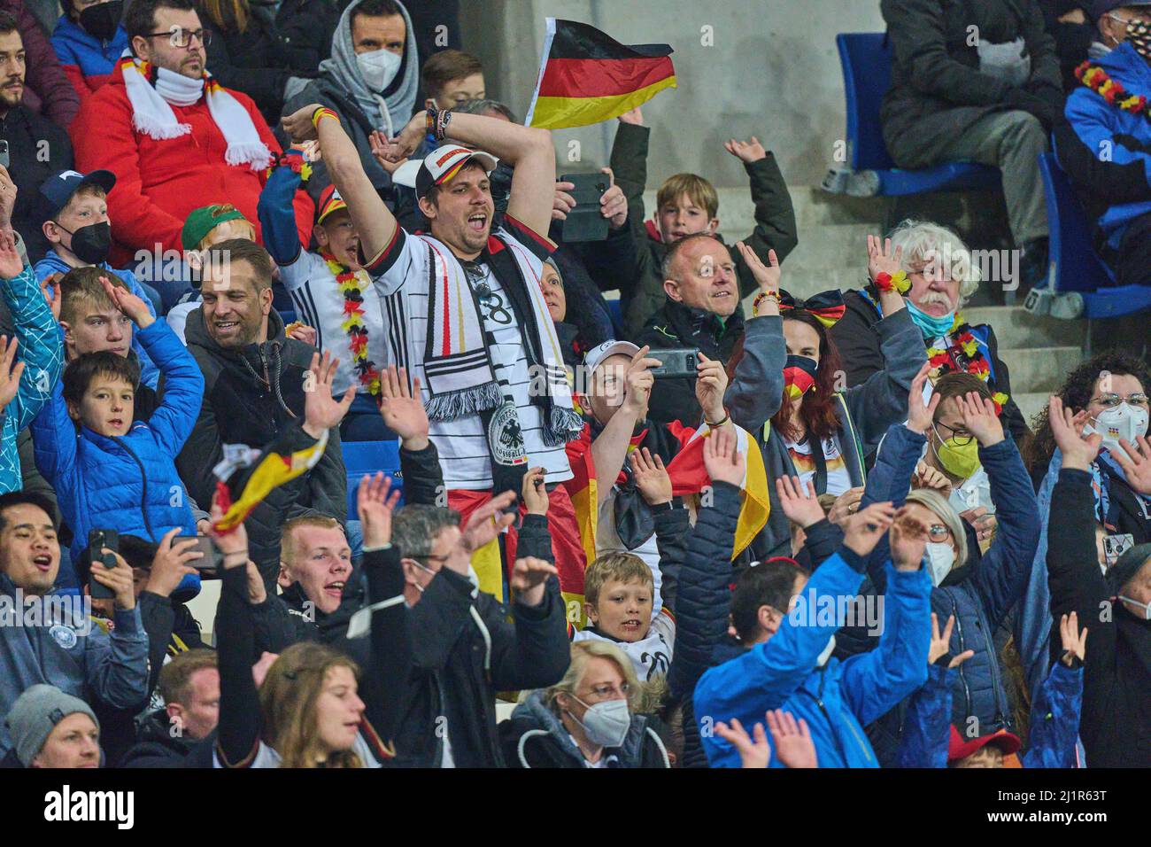 Sinsheim, Germania. 26th Mar 2022. Tifosi DFB con la Ola, Die Welle nella partita amichevole GERMANIA - ISRAELE 2-0 preparazione per i Campionati del mondo 2022 in Qatar ,Stagione 2021/2022, il 26 marzo 2022 a Sinsheim, Germania. © Peter Schatz / Alamy Live News Credit: Peter Schatz/Alamy Live News Foto Stock