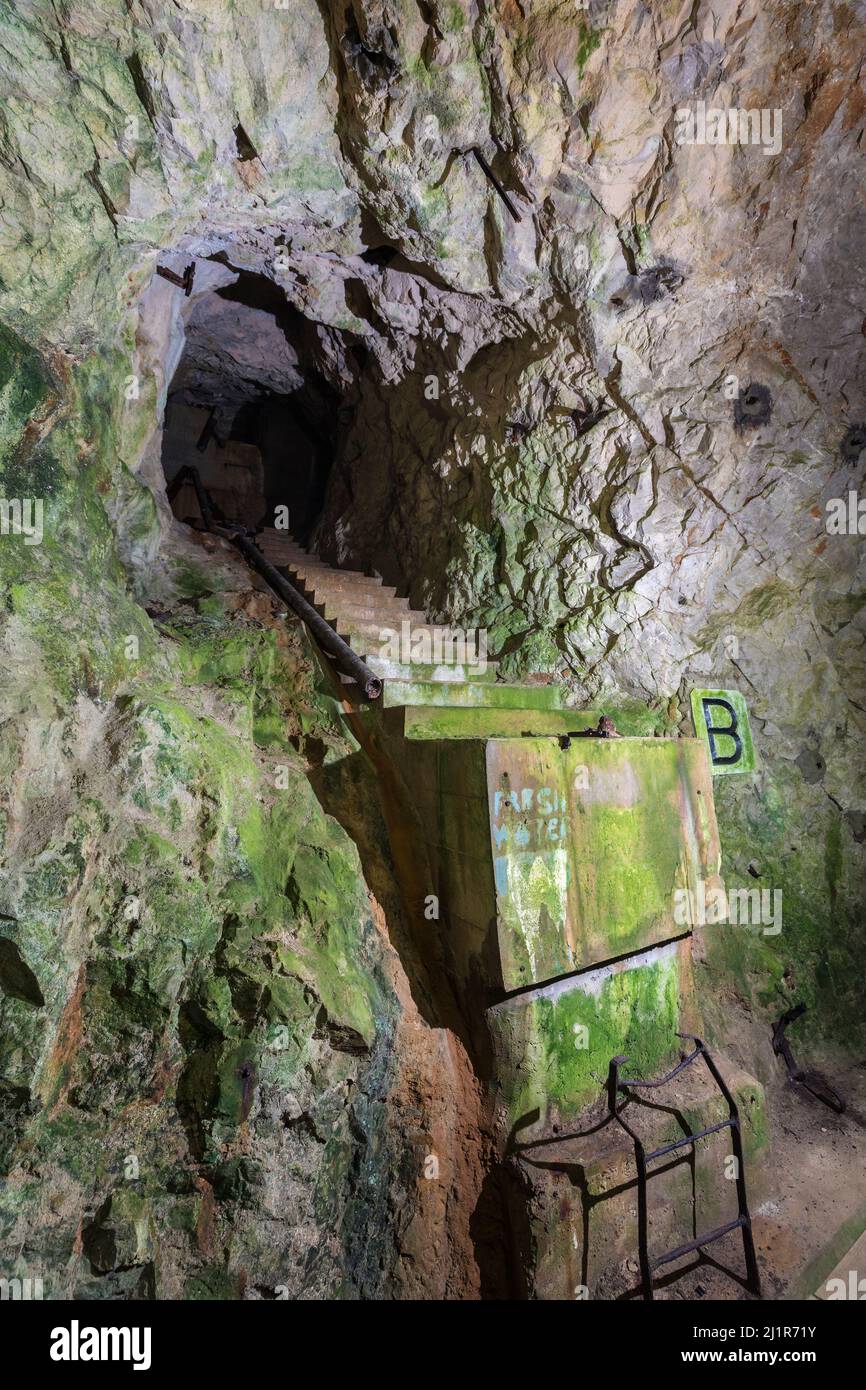 Uno dei voli disutilizzati di scalini che conducono a tunnel difensivi, tunnel della seconda Guerra Mondiale, Gibilterra Foto Stock