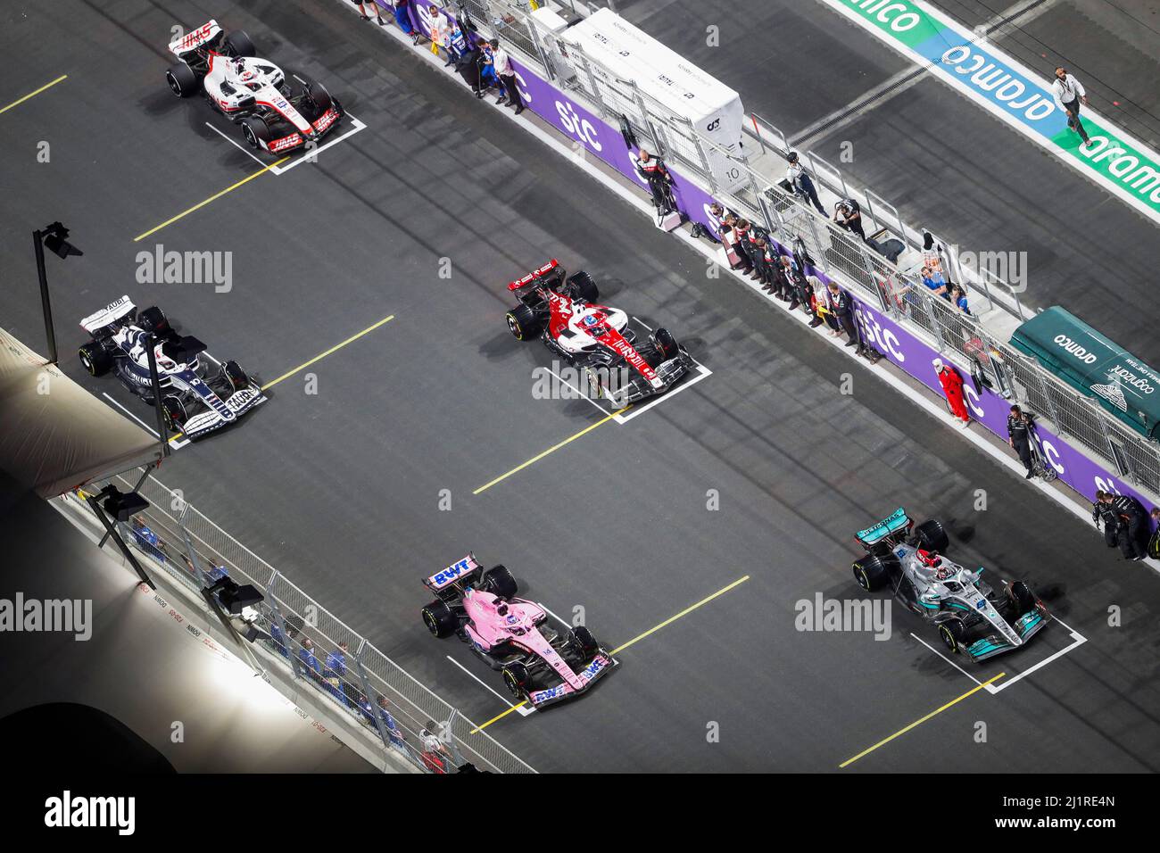 Jeddah, Arabia Saudita. 27th Mar 2022. Griglia di partenza, #63 George Russell (GBR, Mercedes-AMG Petronas Team F1), #14 Fernando Alonso (ESP, BWT Alpine Team F1), #77 Valtteri Bottas (fin, Alfa Romeo Team F1 ORLEN), #10 Pierre Gasly (fra, Scuderia AlphaTauri), #20 a Magnussen (Team F1), Kevas DNK), Kevas Team F1 Gran Premio d'Arabia Saudita al circuito di Jeddah Corniche il 27 marzo 2022 a Jeddah, Arabia Saudita. (Foto di ALTO DUE) credito: dpa/Alamy Live News Foto Stock