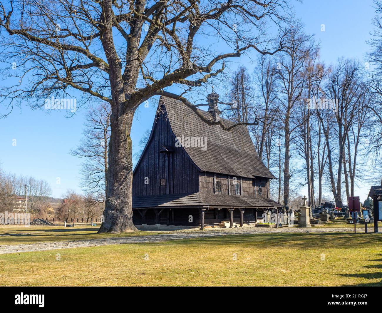 Chiesa gotica di San Leonardo in legno a Lipnica Murowana, nella piccola Polonia. Costruito nel 15th secolo. Sito patrimonio dell'umanità dell'UNESCO. Sobotia di legno (undercu Foto Stock