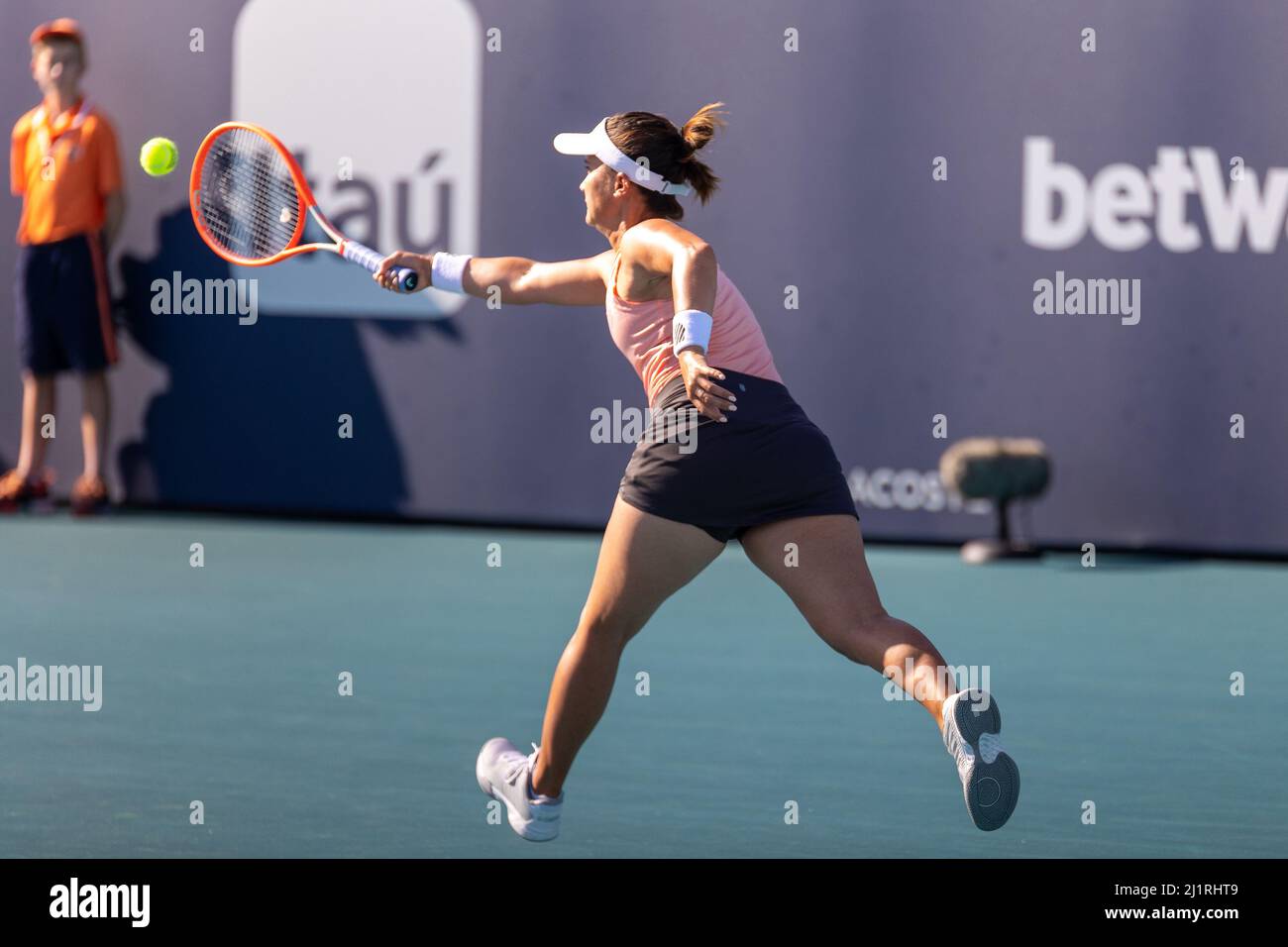 Miami Gardens, Florida, Stati Uniti. 27th marzo 2022. Lauren Davis (USA) vs Petra Kvitova (CZE) durante il torneo mondiale di tennis al Miami Open 2022 di Itau. Punteggio: 5-7, 1-6. Vincitore: Petra Kvitova (CZE). Credit: Yaroslav Sabitov/YES Market Media/Alamy Live News. Foto Stock