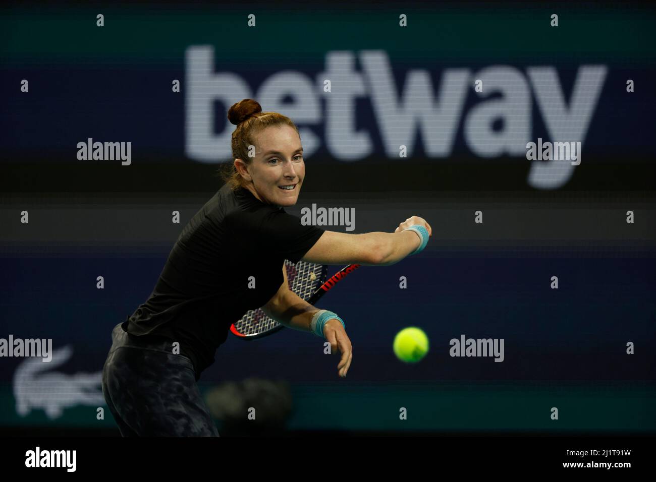 Miami Gardens, Florida, Stati Uniti. 27th Mar 2022. IgA Swiatek della Polonia sconfigge Madison Brenge degli Stati Uniti durante il Miami Open 2022 presentato da Itaú all'Hard Rock Stadium il 27 marzo 2022 a Miami Gardens, Florida persone: Madison Brenge Credit: Hoo Me/Media Punch/Alamy Live News Foto Stock