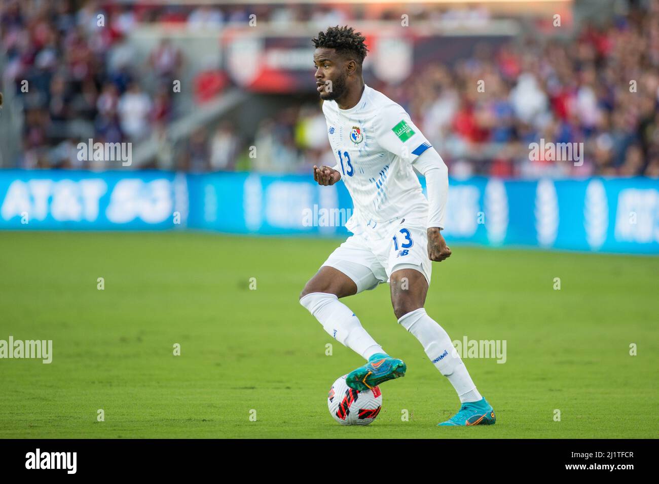 Orlando, Florida, Stati Uniti. 27 marzo 2022: Il centrocampista di Panama Freddy Gondola (13) si ribella durante la partita di qualificazione della Coppa del mondo FIFA 2022 tra Panama e USMNT Orlando, FL. USA sconfigge Panama dal 5 al 1. Jonathan Huff/CSM. Credit: CAL Sport Media/Alamy Live News Foto Stock