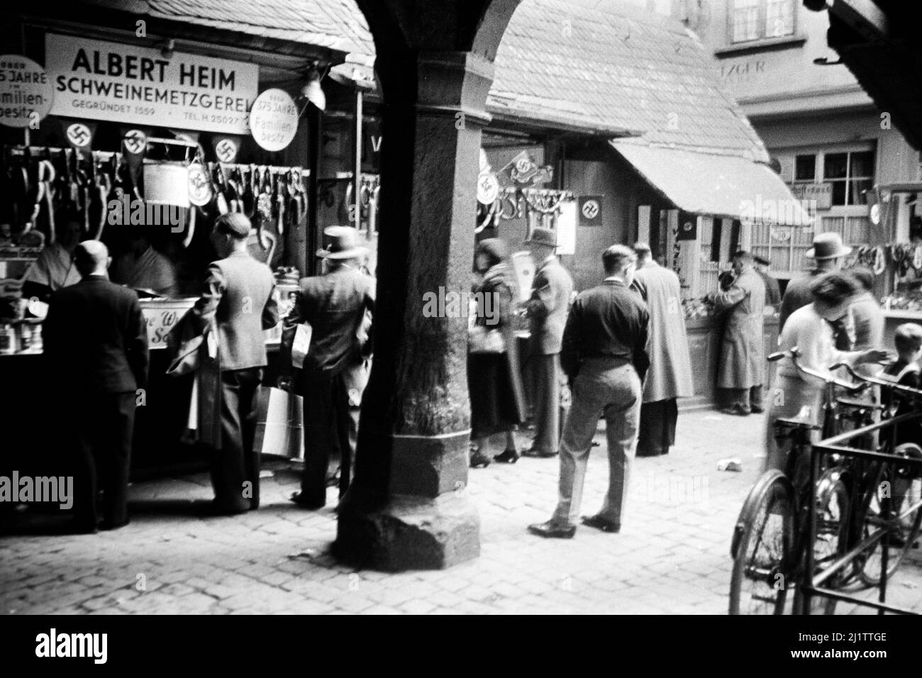 Fleischmarkt in der Altstadt von Frankfurt am Main, späte 1930er Jahre. Mercato della carne nella città vecchia di Francoforte sul meno, fine 1930s. Foto Stock
