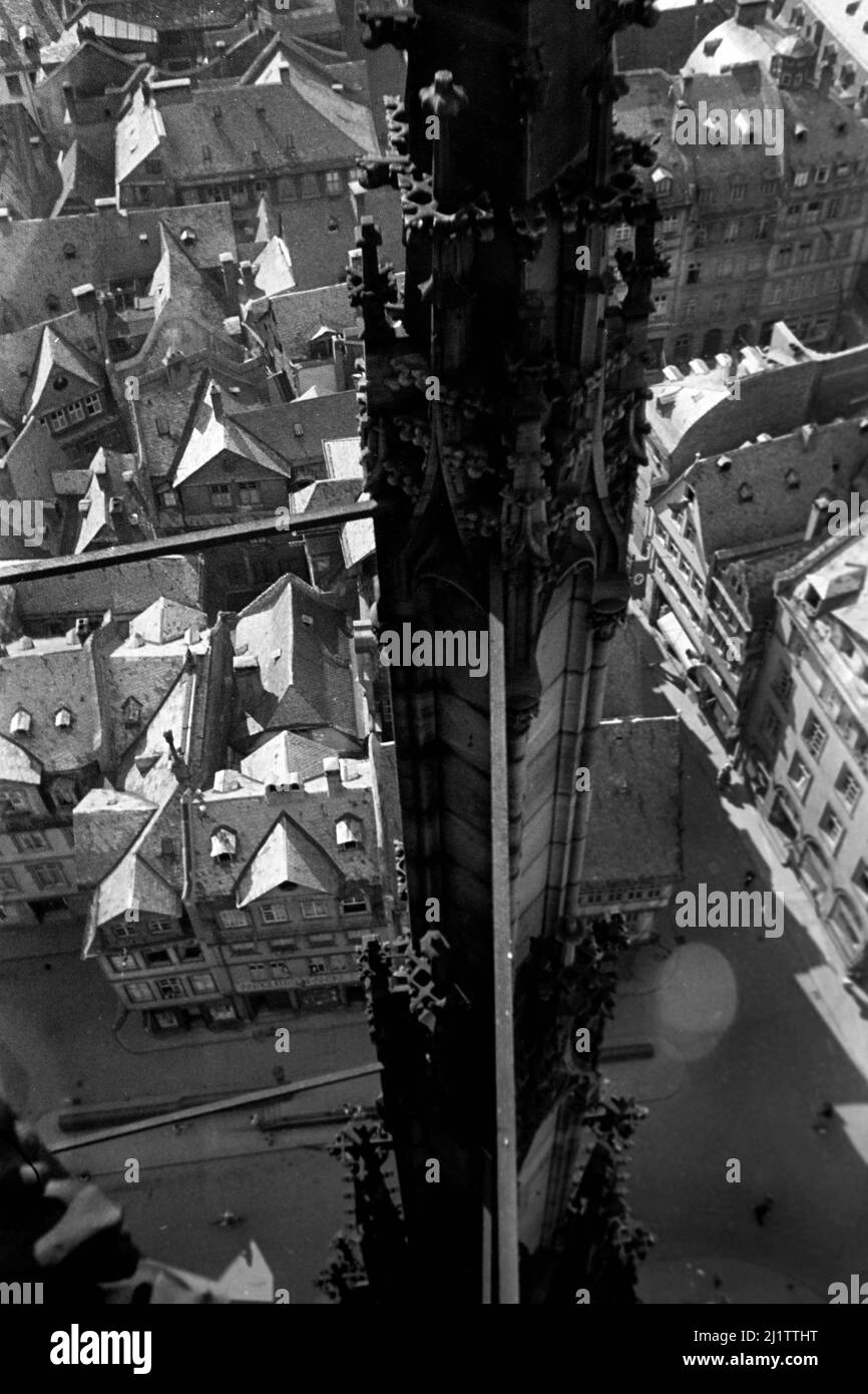 Blick auf die Altstadt vom Frankfurter Dom, späte 1930er Jahre. Vista della città vecchia vista dalla cattedrale di Francoforte, fine 1930s. Foto Stock