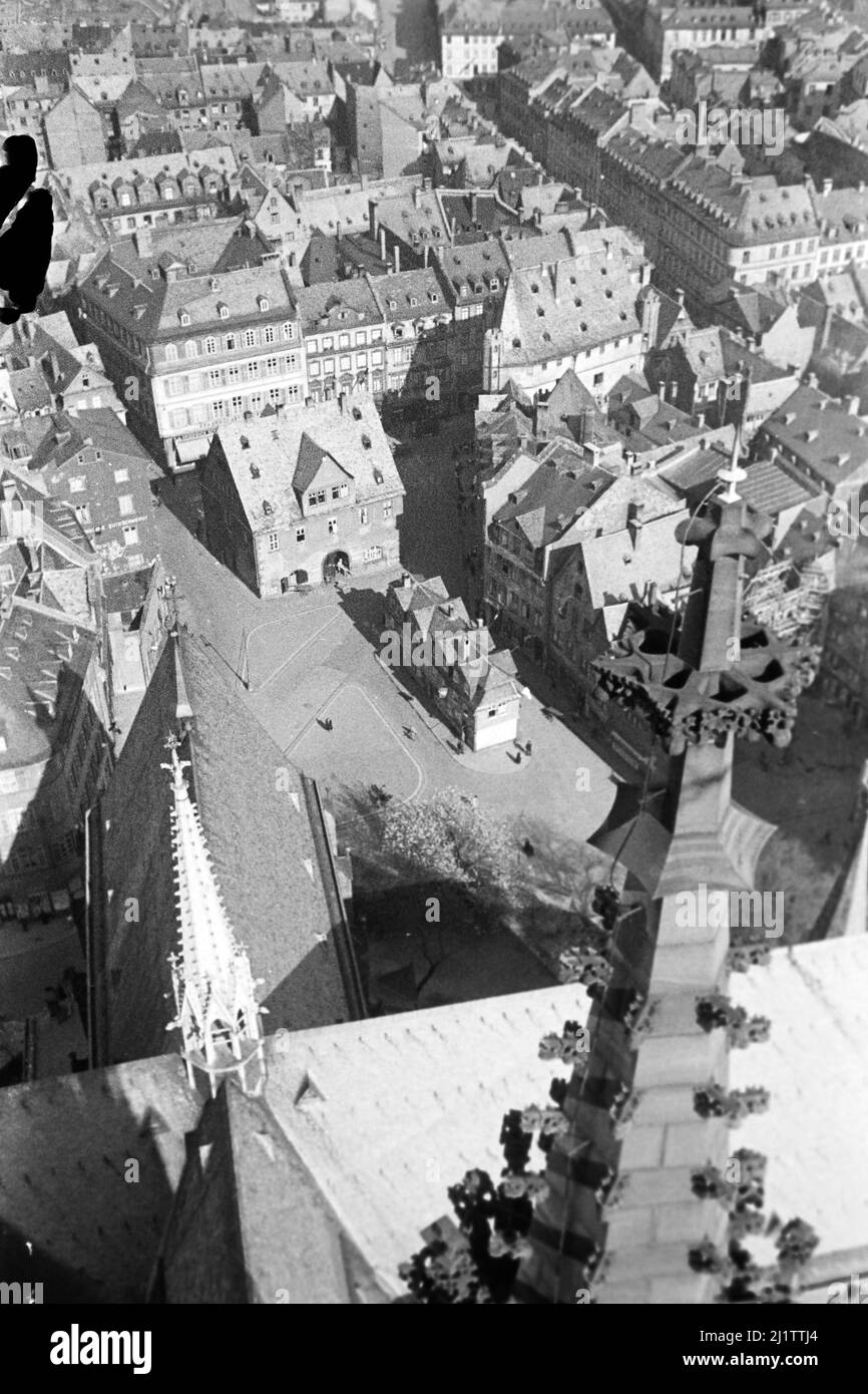 Blick auf die Altstadt von Frankfurt am Main vom Frankfurter Dom, späte 1930er Jahre. Vista della città vecchia di Francoforte sul meno vista dalla cattedrale di Francoforte, fine 1930s. Foto Stock