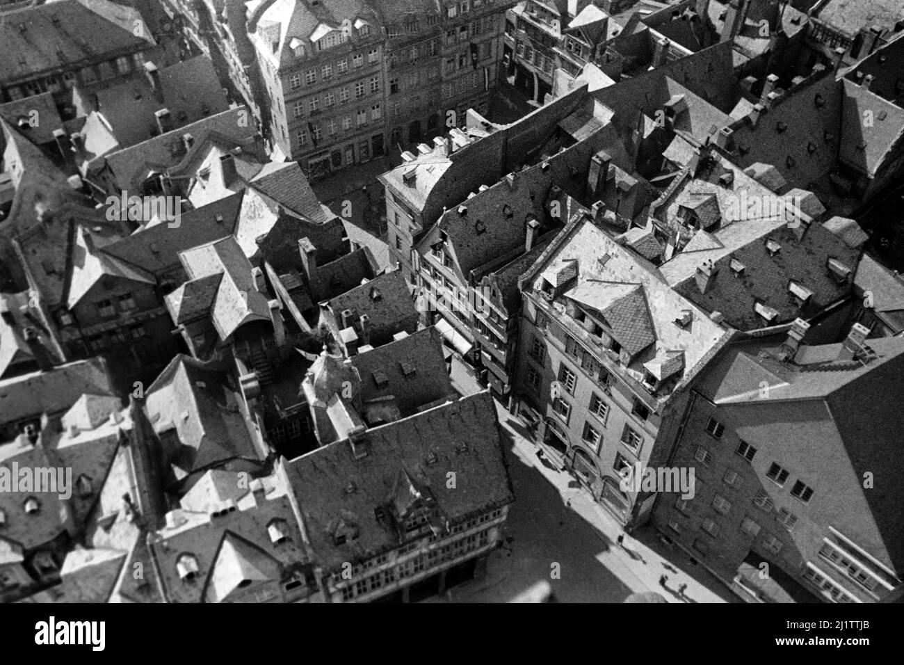 Blick auf die Altstadt von Frankfurt am Main vom Frankfurter Dom, späte 1930er Jahre. Vista della città vecchia di Francoforte sul meno vista dalla cattedrale di Francoforte, fine 1930s. Foto Stock