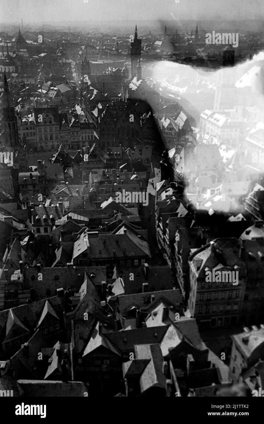 Blick auf die Altstadt vom Frankfurter Dom, späte 1930er Jahre. Vista della città vecchia vista dalla cattedrale di Francoforte, fine 1930s. Foto Stock