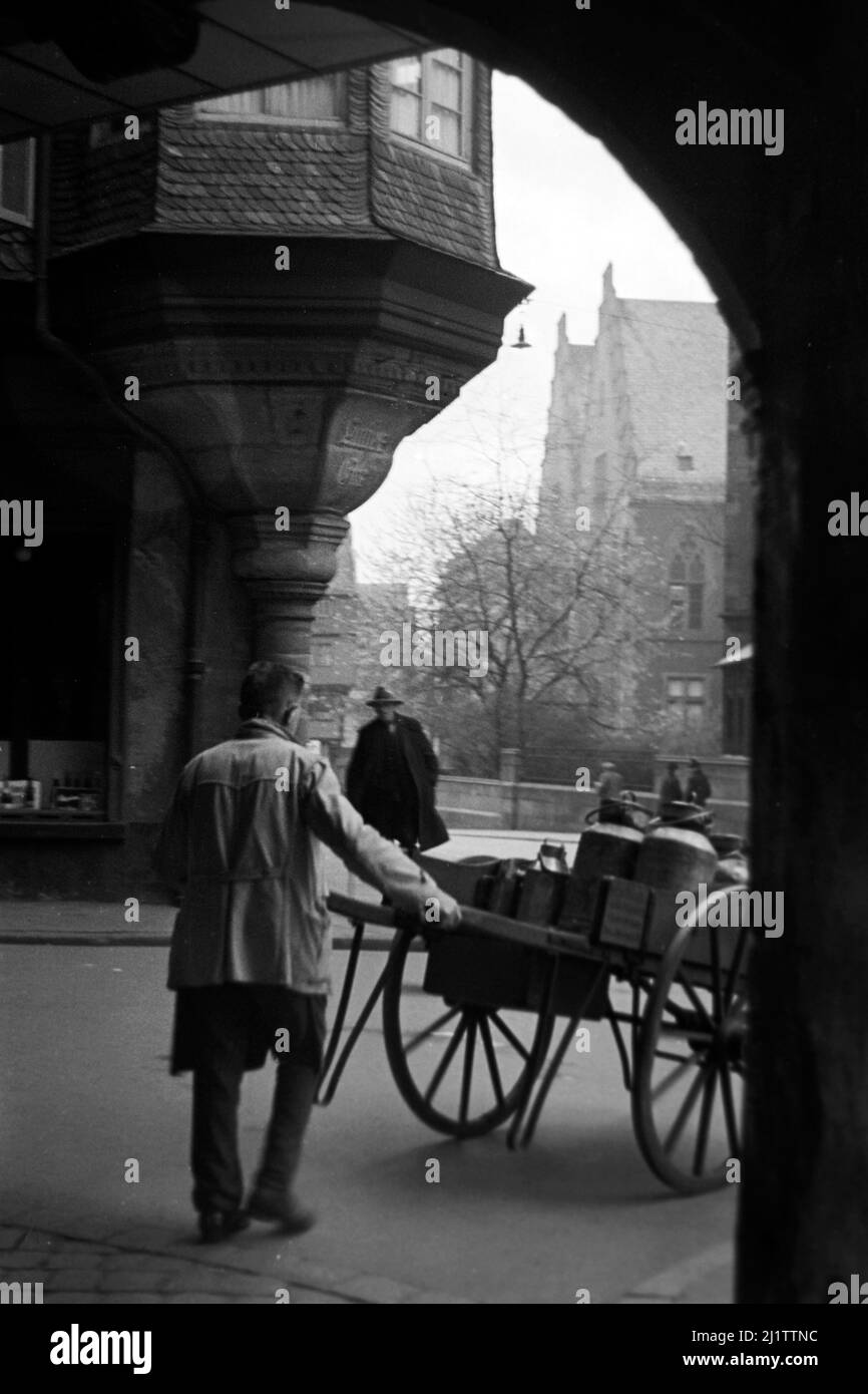 Der Milchmann, späte 1930er Jahre. Il milkman, fine 1930s. Foto Stock