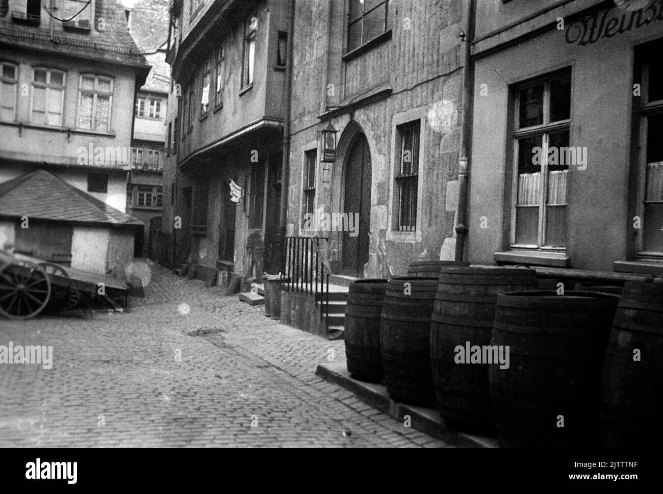 Rückseite einer Weinstube, späte 1930er Jahre. Fuori da una taverna, fine 1930s. Foto Stock