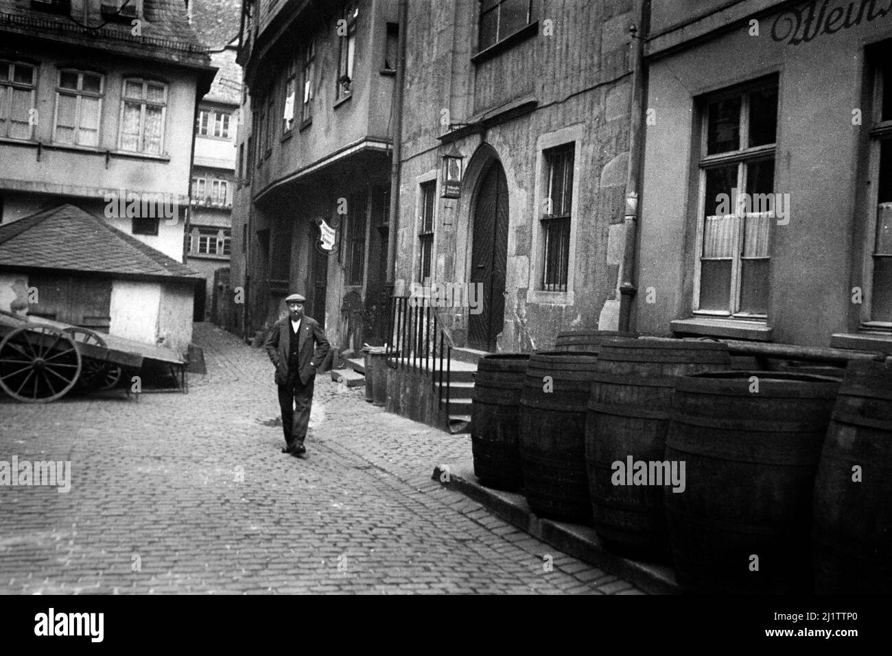 Rückseite einer Weinstube, späte 1930er Jahre. Fuori da una taverna, fine 1930s. Foto Stock