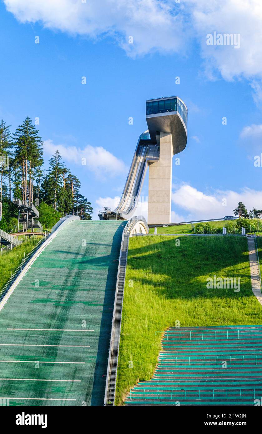 Condizioni estive al salto con gli sci sul Bergisel di Innsbruck Foto Stock