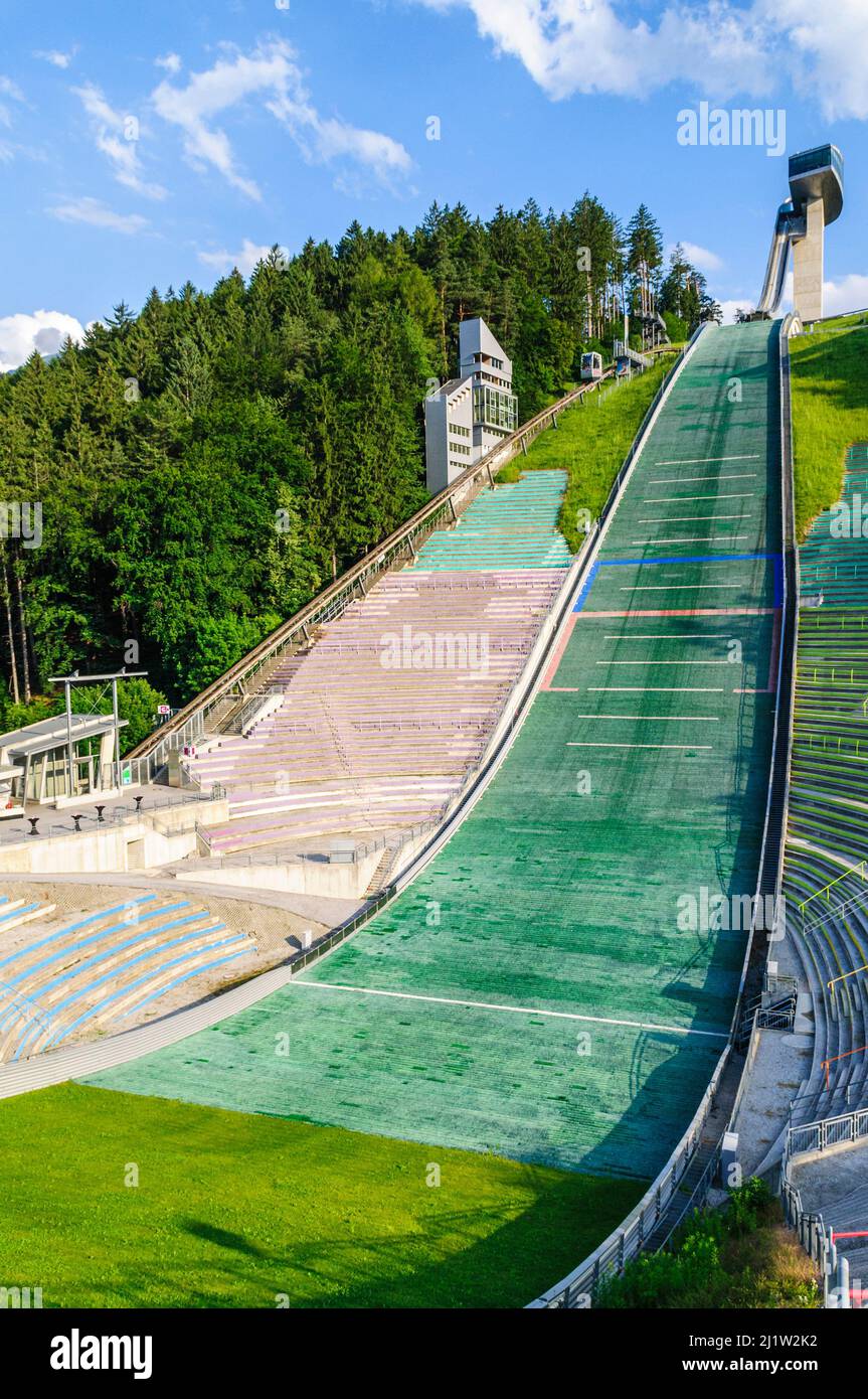 Condizioni estive al salto con gli sci sul Bergisel di Innsbruck Foto Stock