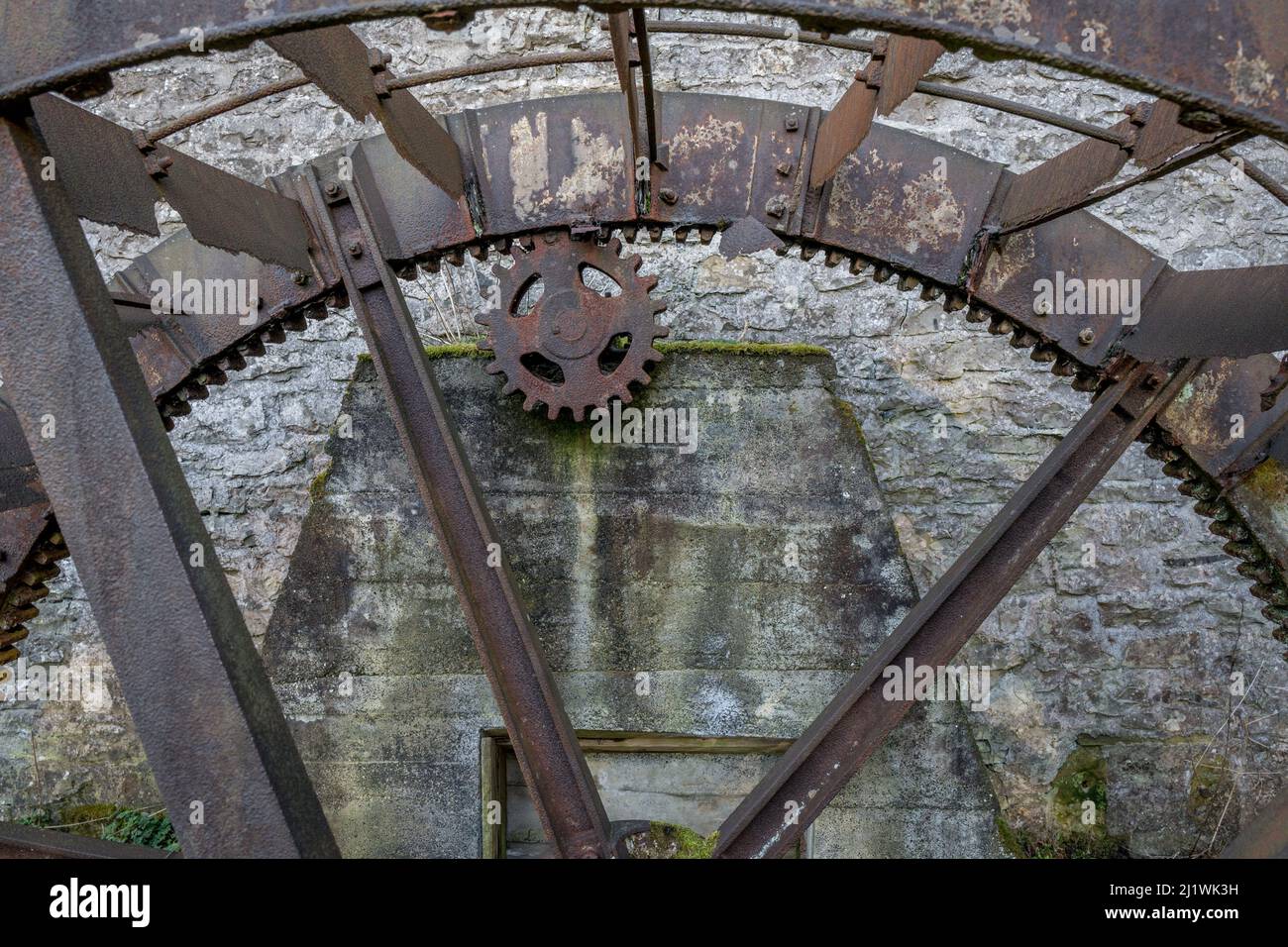 Mulino ad acqua derelitto, Ashford in the Water, Derbyshire, Inghilterra, Regno Unito Foto Stock