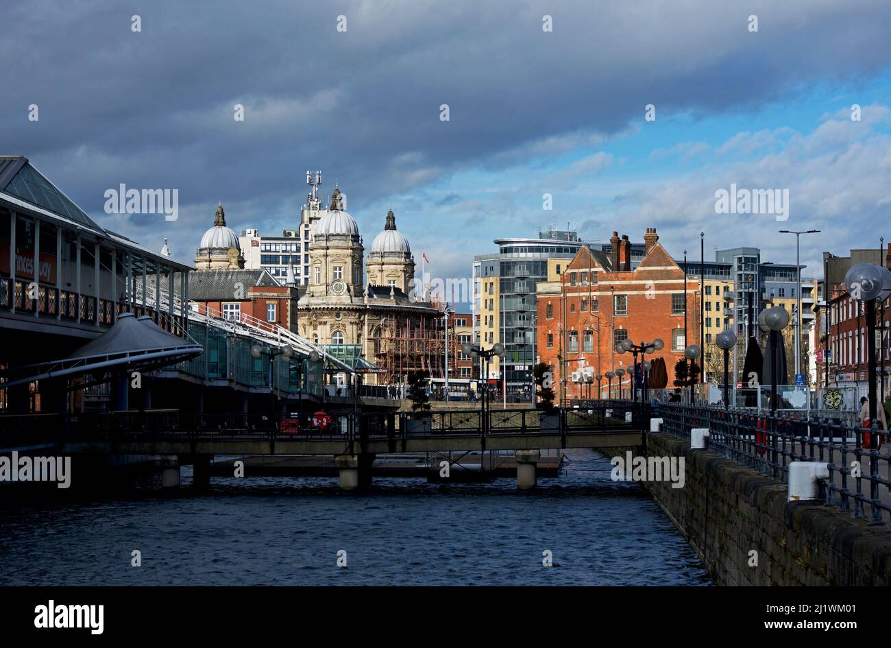 Centro commerciale Princes Quay, con vista verso il Maritime Museum, Hull, East Yorkshire, Humberside, Inghilterra Regno Unito Foto Stock