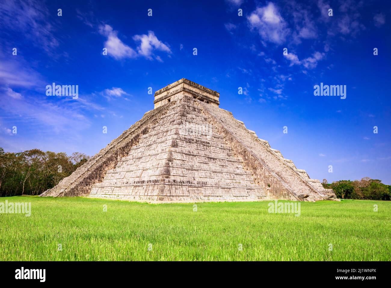Chichen Itza, Castillo piramide il tempio di Kukulkan, luogo famoso della penisola dello Yucatan in Messico. Foto Stock
