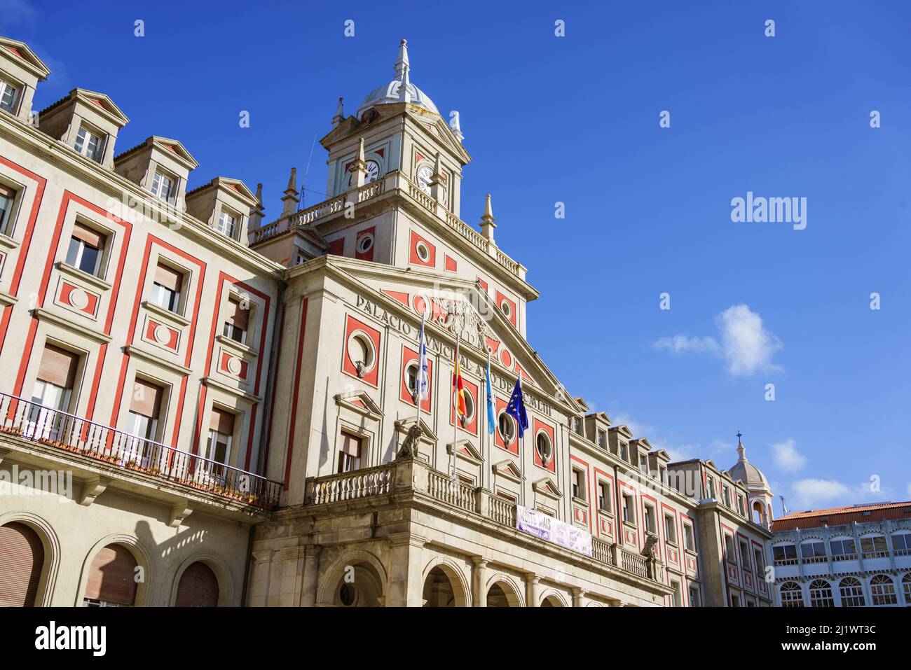 Ferrol, Spagna. Marzo 17,2022. Edificio del municipio di Ferrol noto anche come "Casa do Concello" Foto Stock
