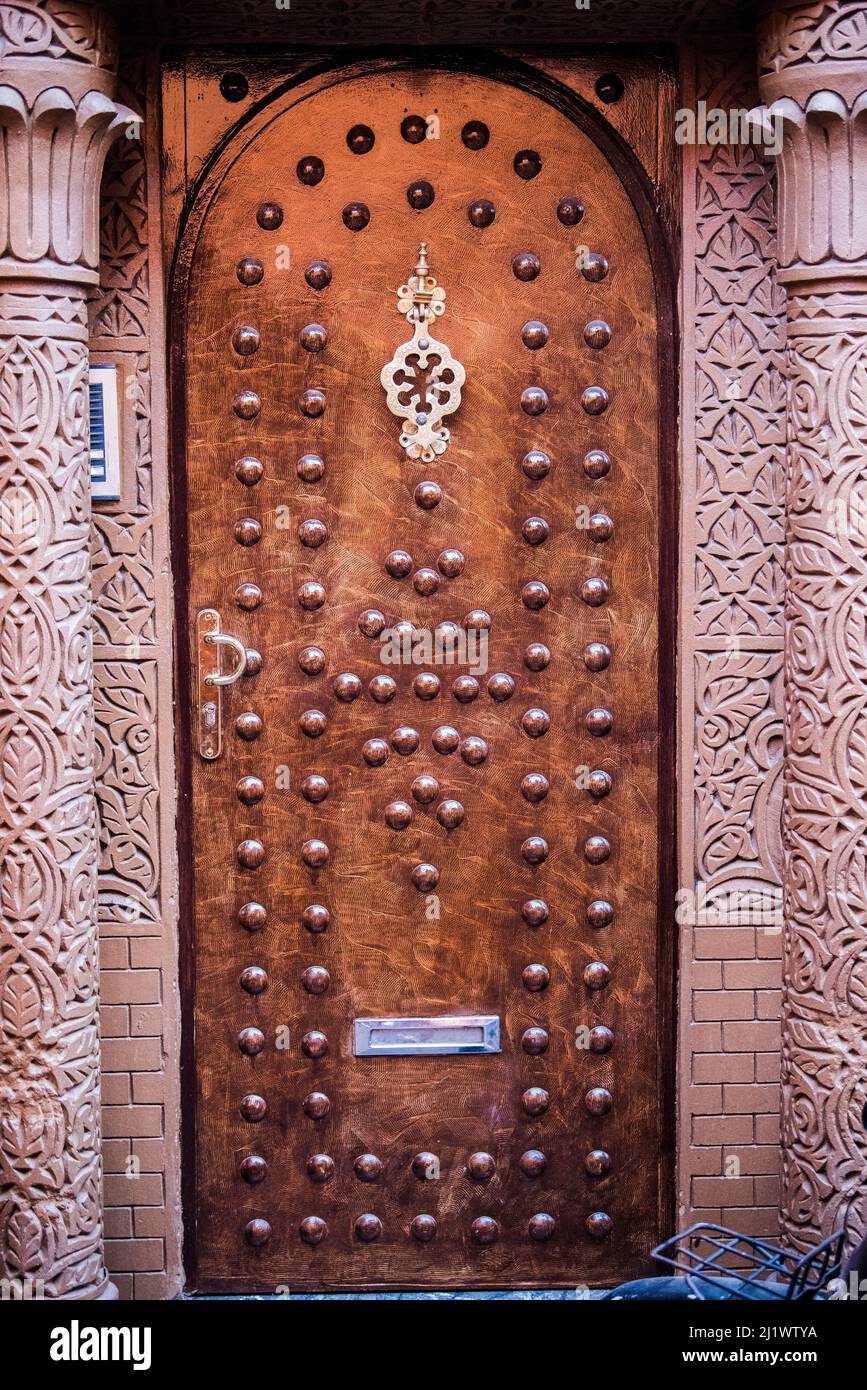 Marrakech, Marocco - 28 febbraio 2022 : porta d'ingresso principale. Foto Stock