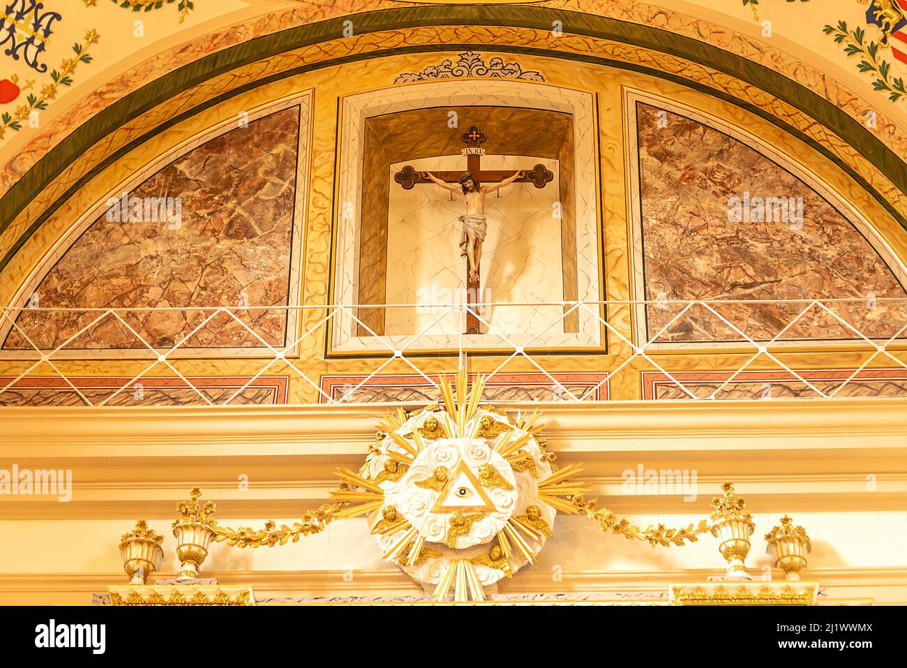 Smirne la Basilica della Cattedrale Cattolica di San Giovanni è l'unica chiesa che si erge oggi tra le sette Chiese menzionate nel Libro dell'Apocalisse. Foto Stock