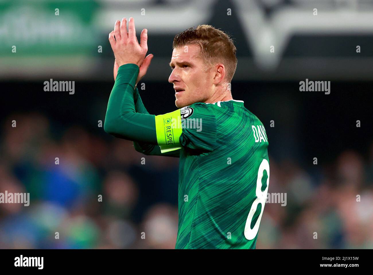 Foto del file datata 08-09-2021 del capitano dell'Irlanda del Nord Steven Davis, che sta cercando di fare un altro passo verso la piena forma fisica quando Ian Baraclough's Side Face Ungheria in un amichevole a Windsor Park il martedì sera. Data di emissione: Lunedì 28 marzo 2022. Foto Stock