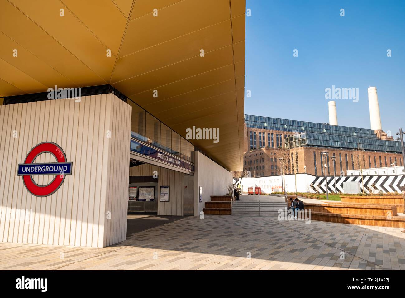 Londra- Marzo 2022: Stazione della metropolitana di Battersea Power Station, una stazione di recente aggiunta sulla Northern Line. Foto Stock